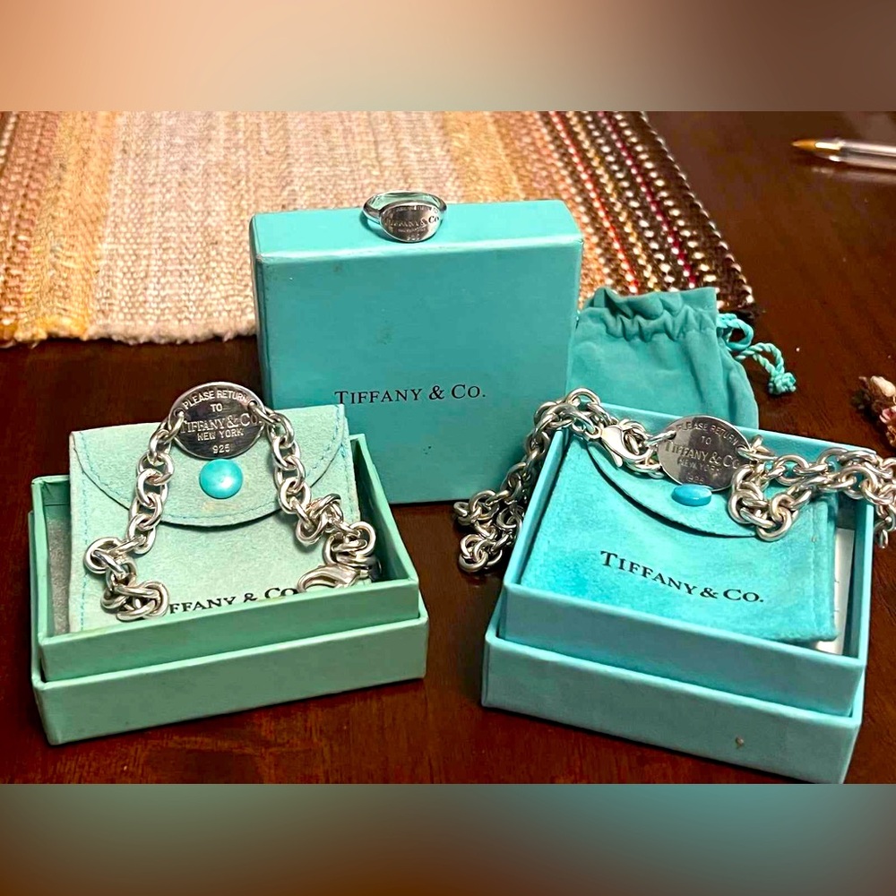 Selling as a set.